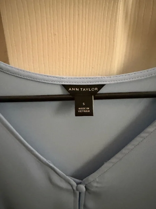 Ann Taylor Blouse - Picture 3 of 3